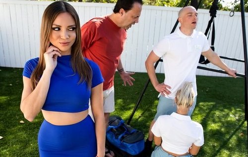 После измены по договоренности в "Лагере Удовольствия", муж и жена опять счастливы вместе.