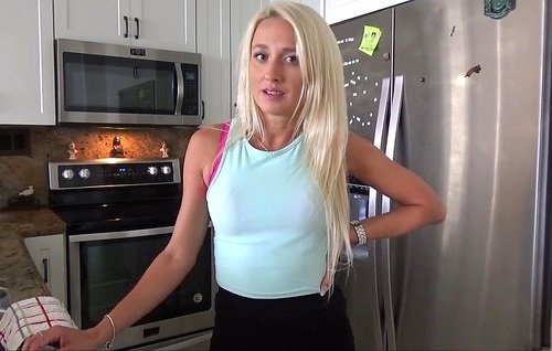 Видел письку мастурбирующей тети и вскоре трахнул тетю.