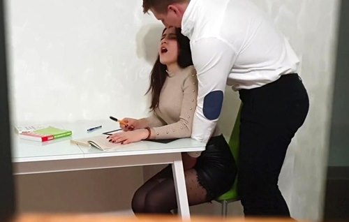 Поставила скрытую камеру и записала как к ней приставал репетитор и выебал её.