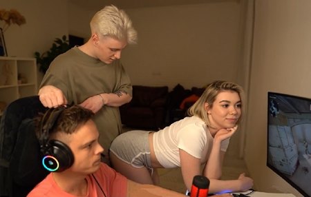 Пока "папка" сел показать как кс ебошить, лучший друг нагло трахнул его девушку.