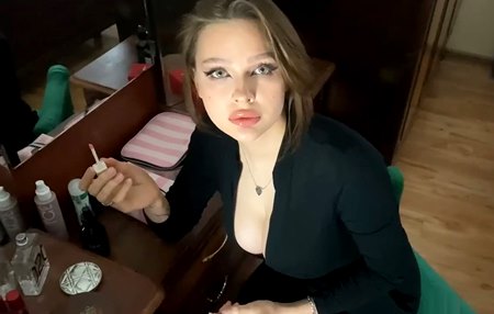 Парень шантажирует свою сисястую мачеху, трахает и прикроет если батя узнает о её свиданке.